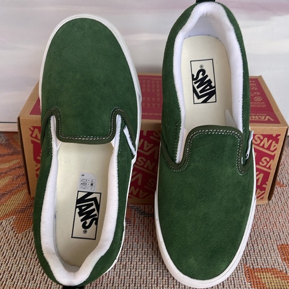Vans WMNS Knu Slip
Green/True White
VN0009QDBGN
Sneakers - Picture 12 of 16